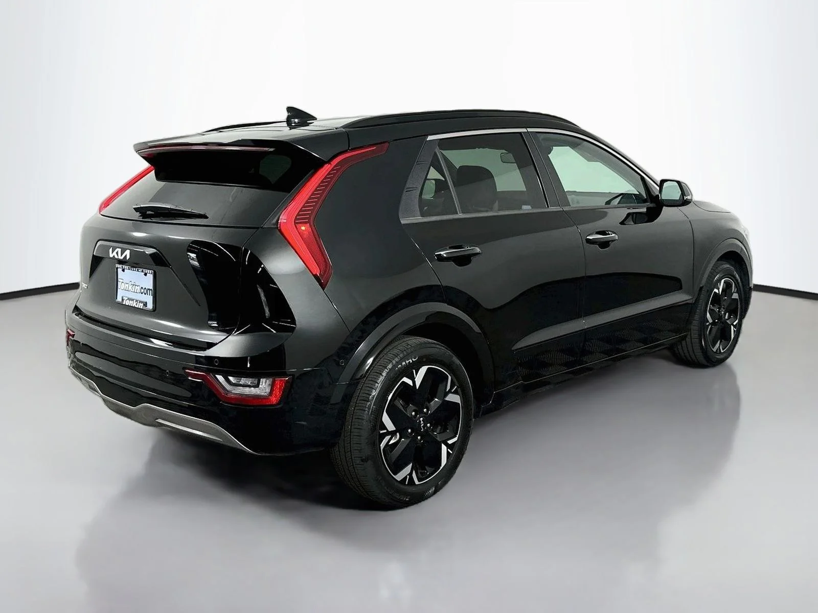 Used 2024 Aurora Black Kia Wave image 7