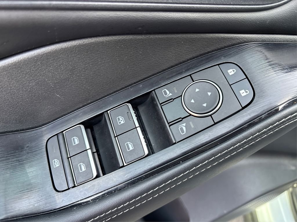 Used 2024 White Nissan SL image 36