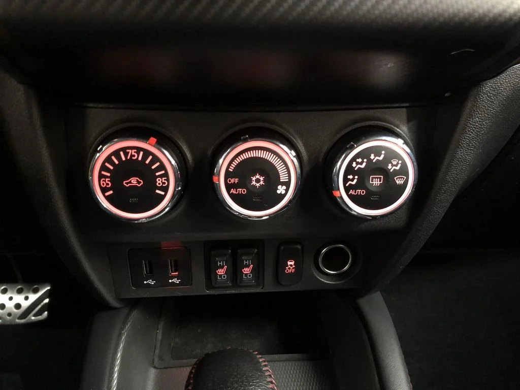 Used 2019 Pearl White Mitsubishi  image 25