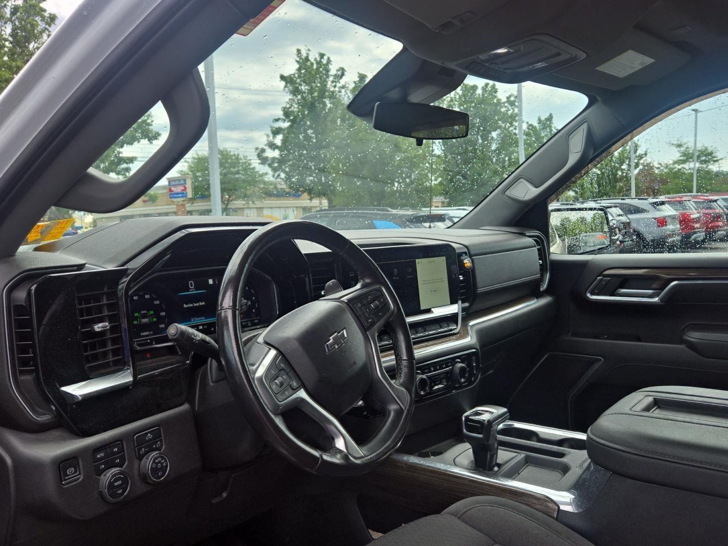 Used 2022 Summit White Chevrolet LT Trail Boss image 3