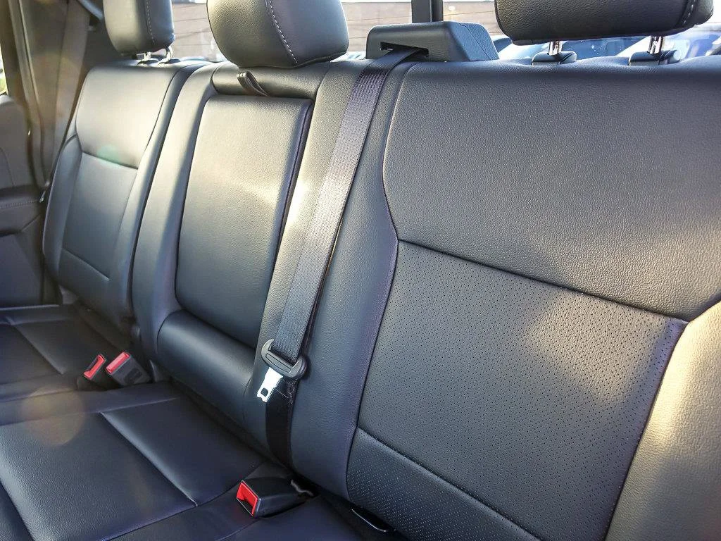 Used 2026 Agate Black Metallic Ford LARIAT image 17