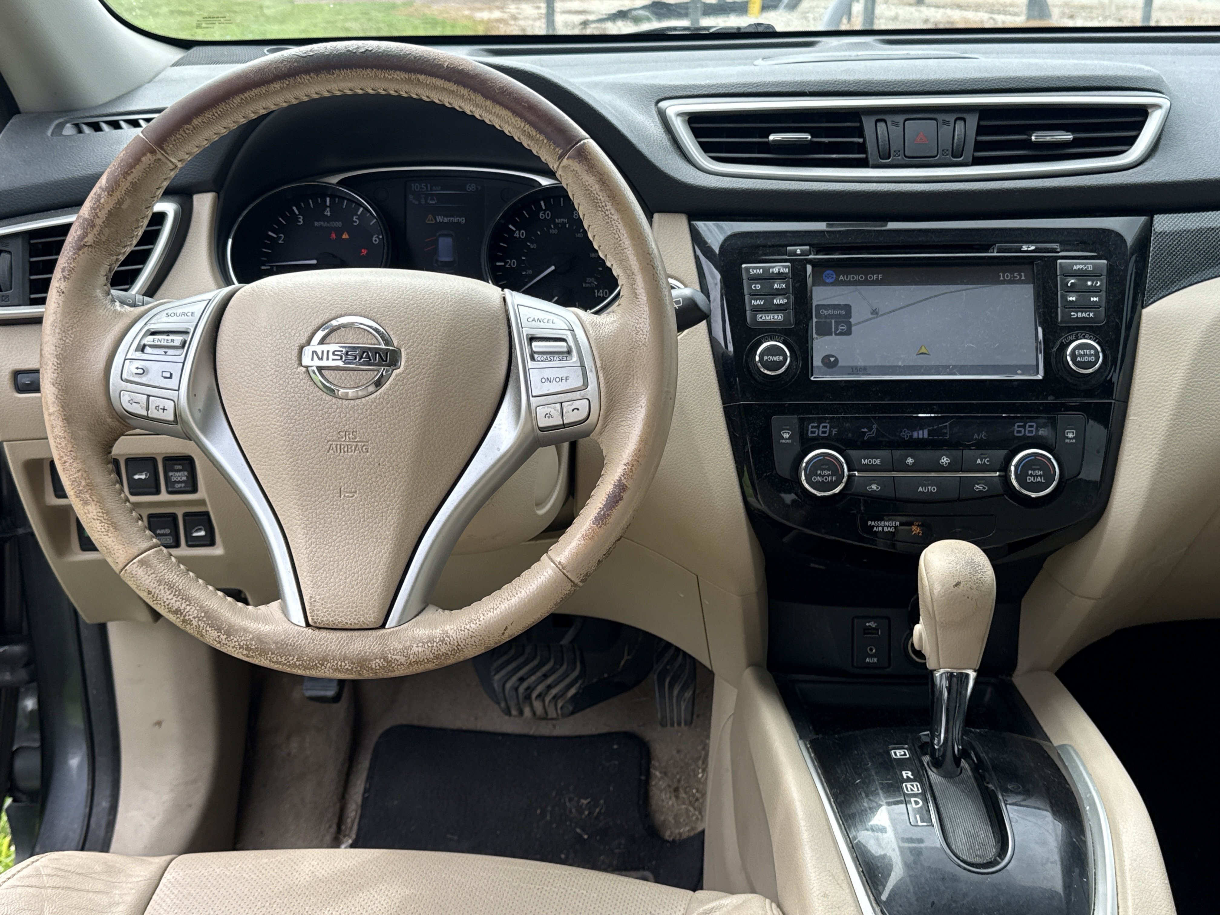 Used 2015 Gun Metallic Nissan SL image 4