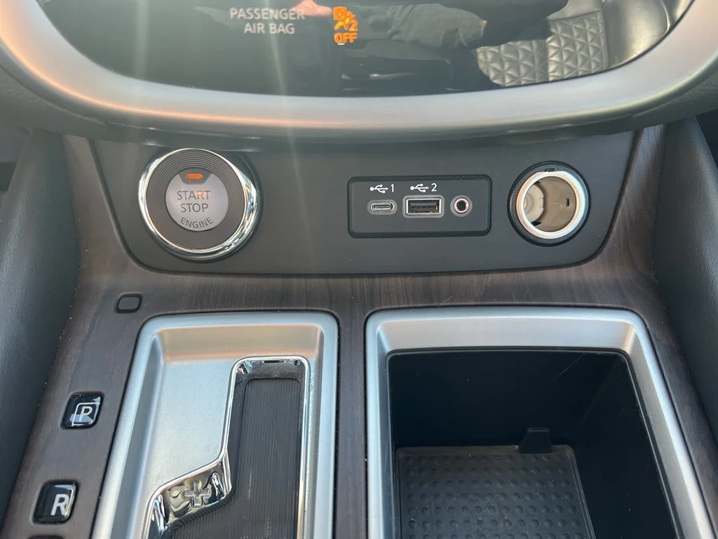 Used 2020 Super Black Metallic Nissan Platinum image 24