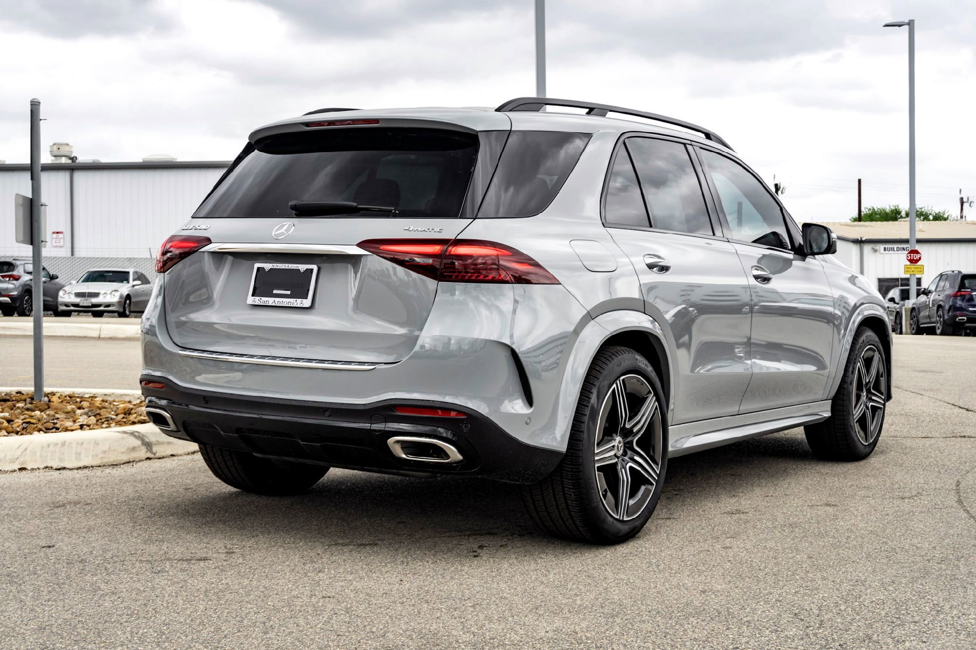 New 2026 MANUFAKTUR Alpine Grey Mercedes-Benz GLE 580 image 4