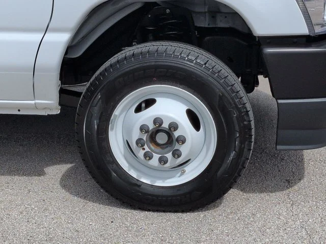New 2027 Oxford White Ford E-450 DRW image 11