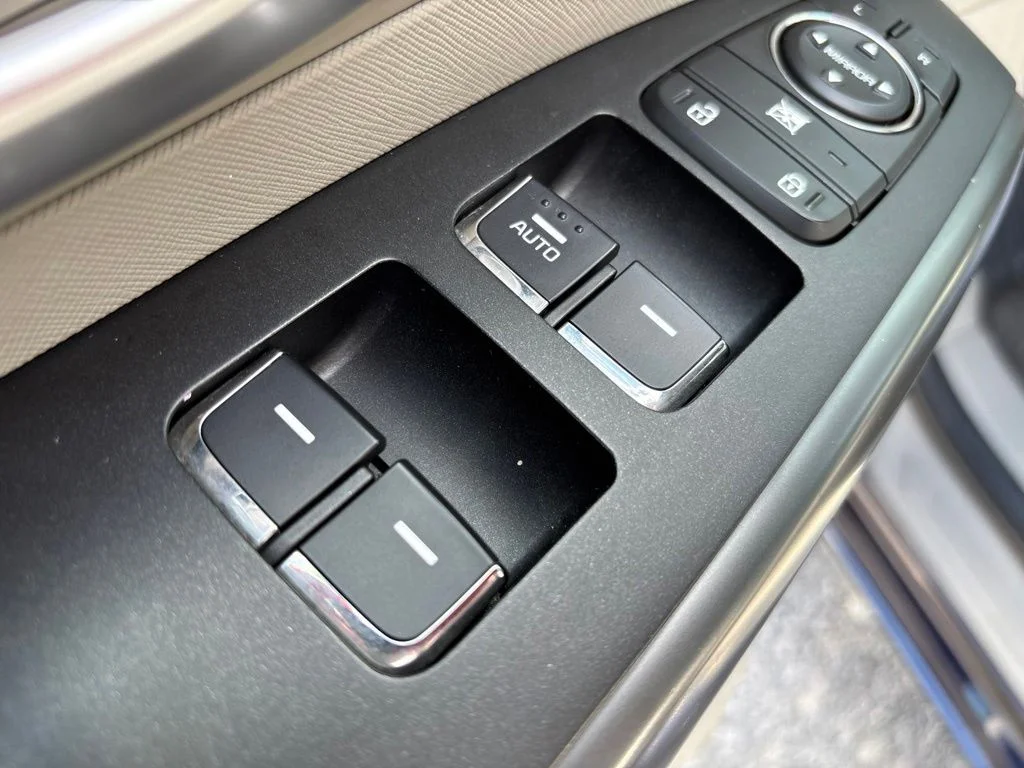 Used 2020 Blue Kia LX image 18