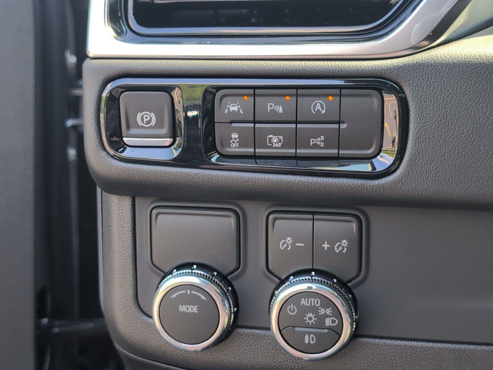 New 2026 Sterling Metallic GMC Elevation image 32