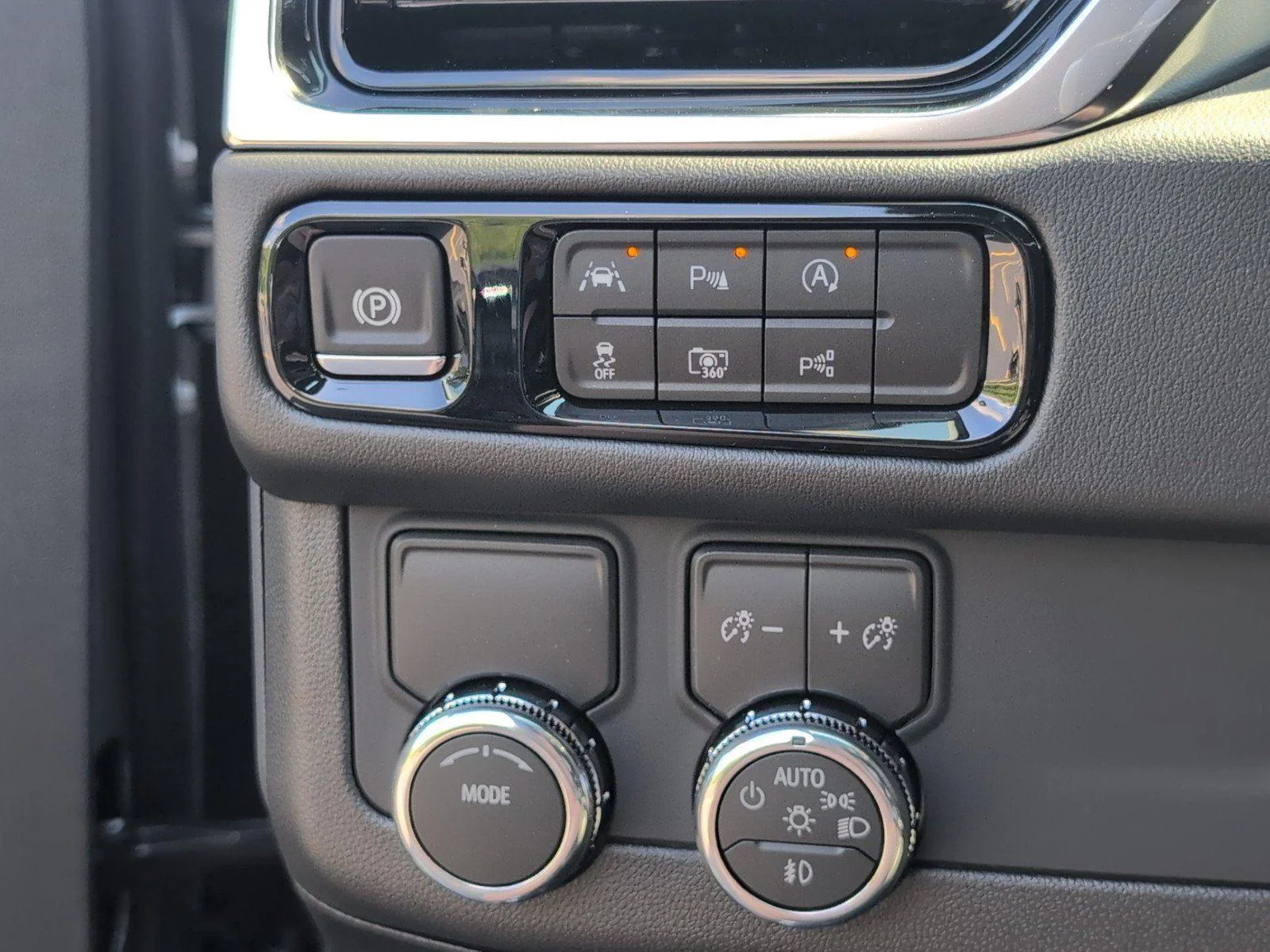 New 2026 Sterling Metallic GMC Elevation image 32