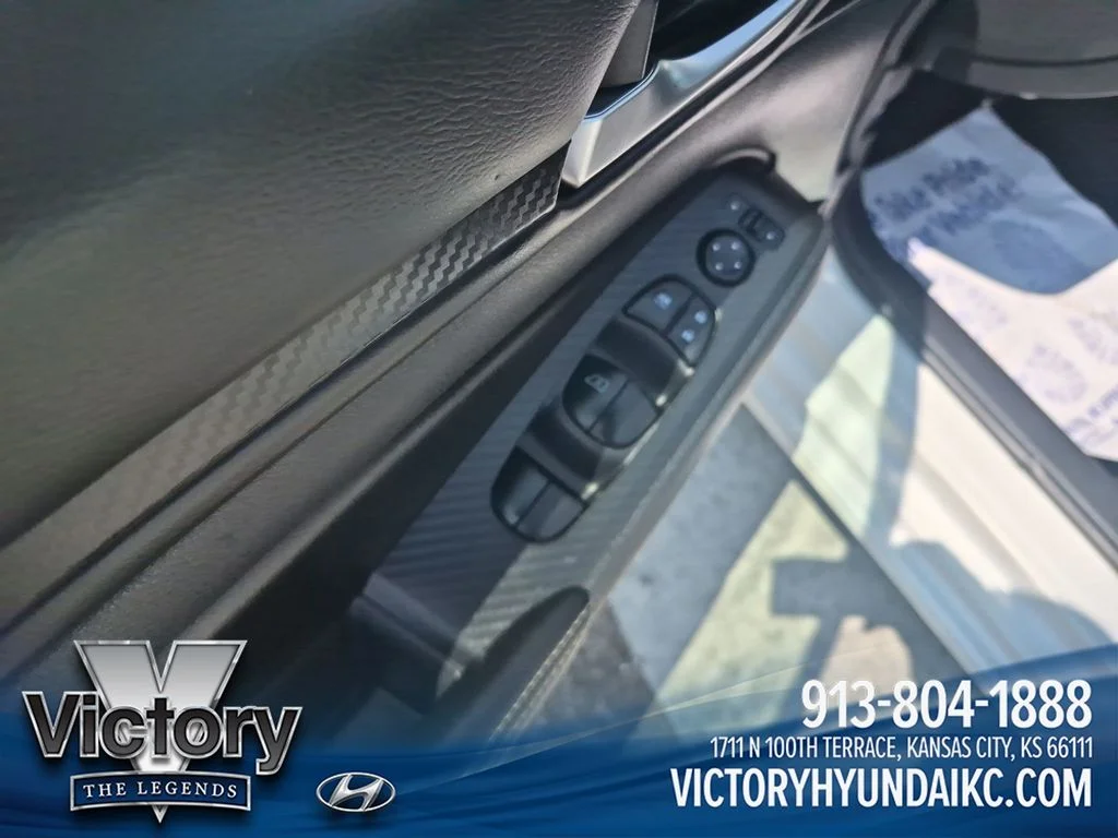 Used 2025 White Nissan 2.5 SV image 11