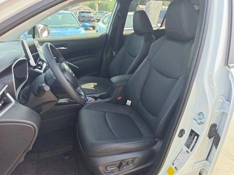 Used 2026 Beige Toyota XLE image 9