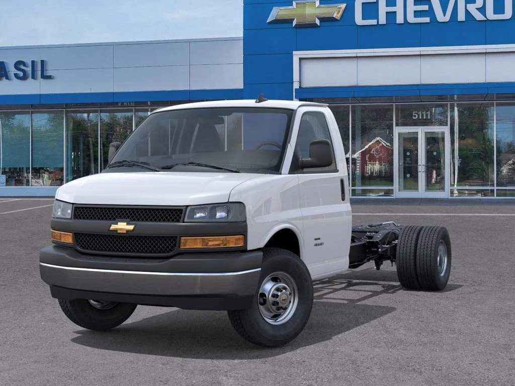 New 2025 Summit White Chevrolet 1WT image 6