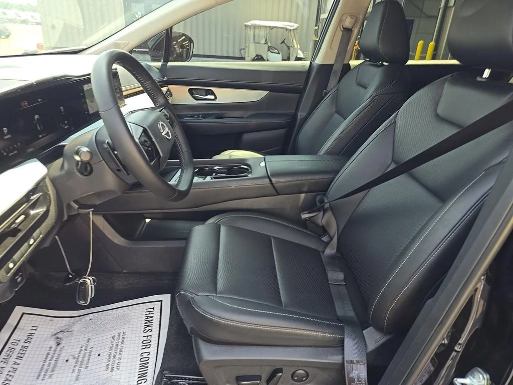 Used 2026 Black Nissan SL image 5