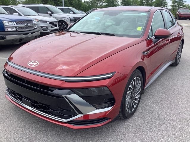 New 2025 Red Hyundai SEL image 1