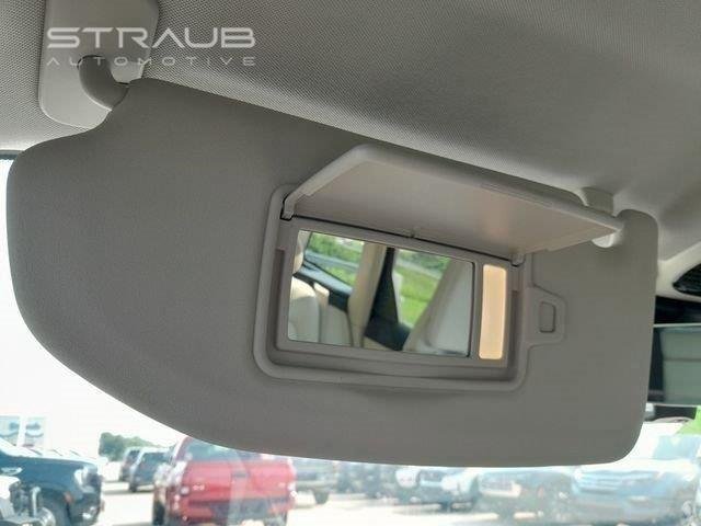 Used 2021 Crystal White Metallic Volvo Inscription image 32