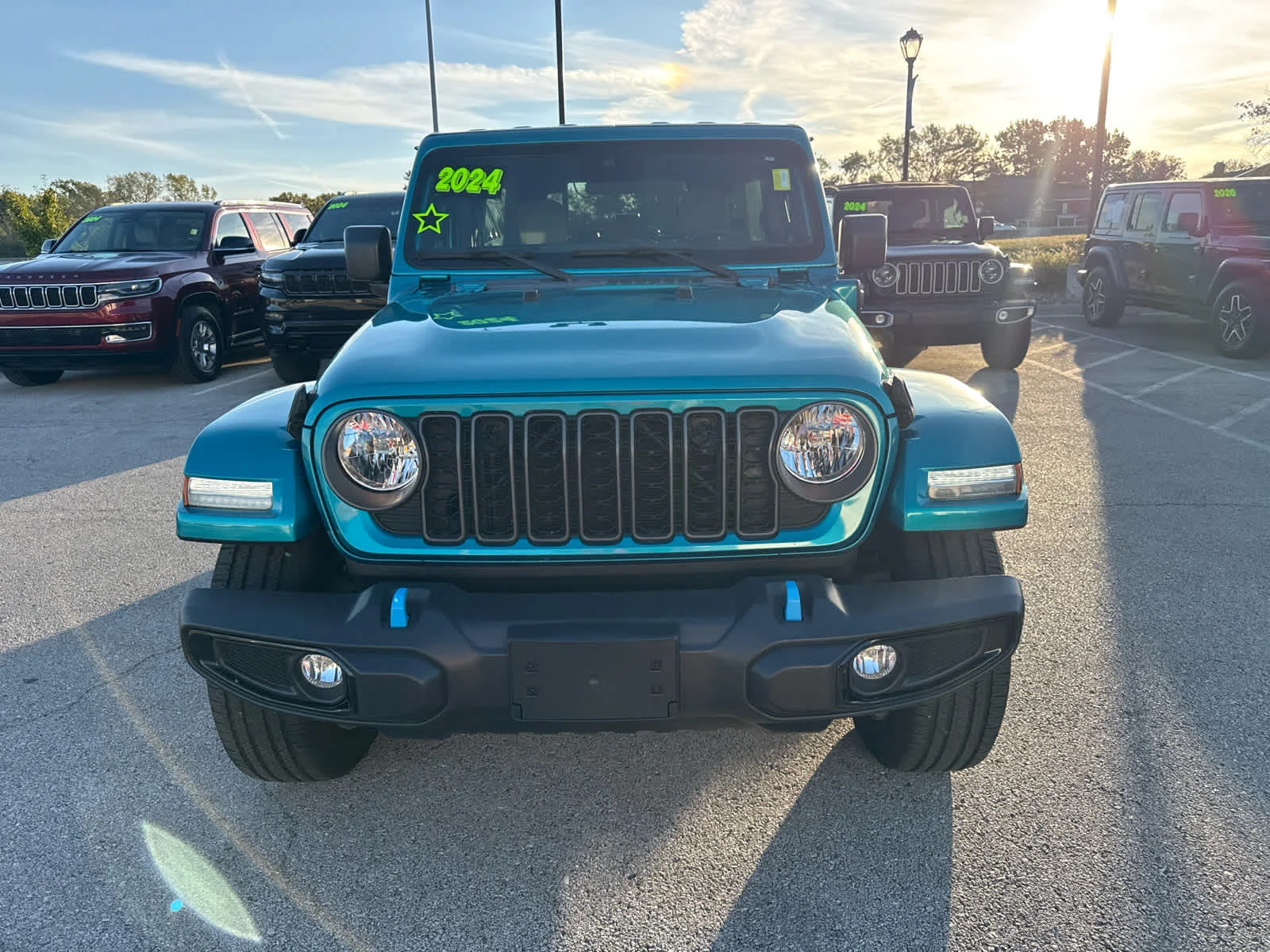 Used 2024 Bikini Pearl Coat Jeep Sport S image 2