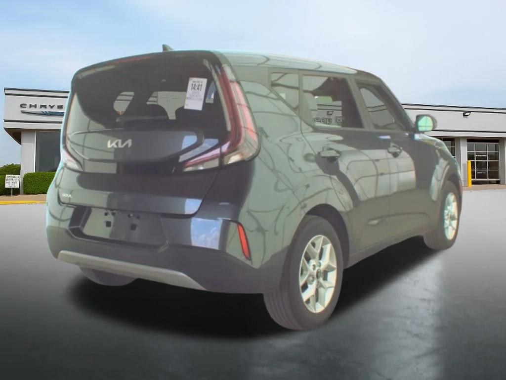 Used 2025  Kia LX image 4