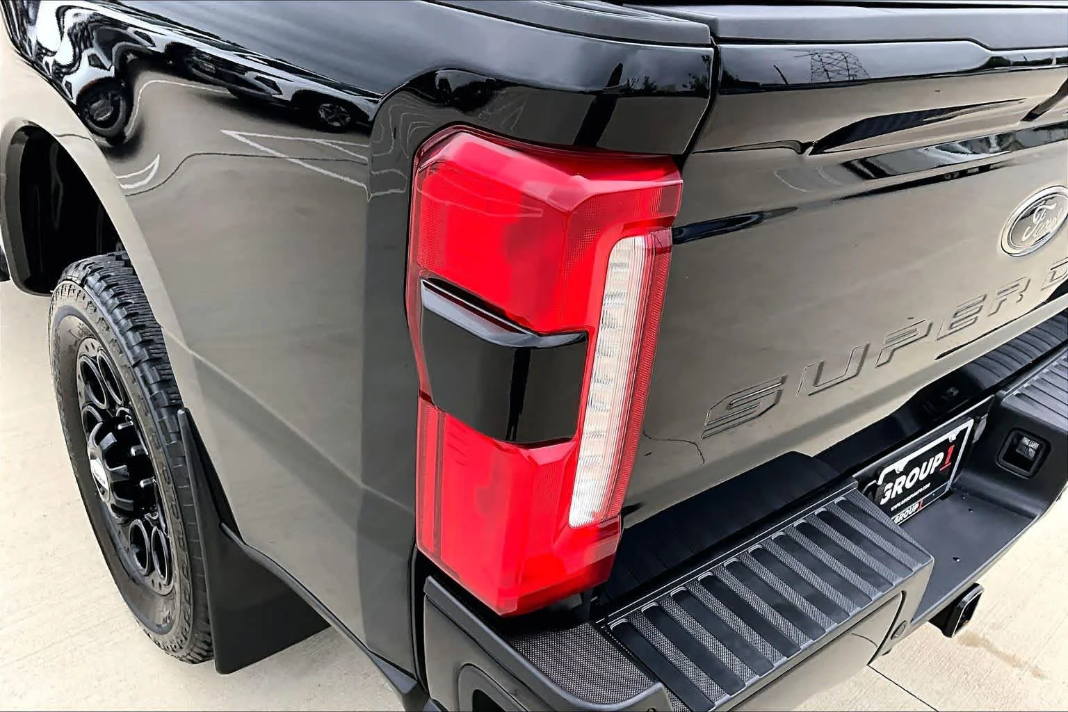 Used 2024 Agate Black Metallic Ford LARIAT image 27