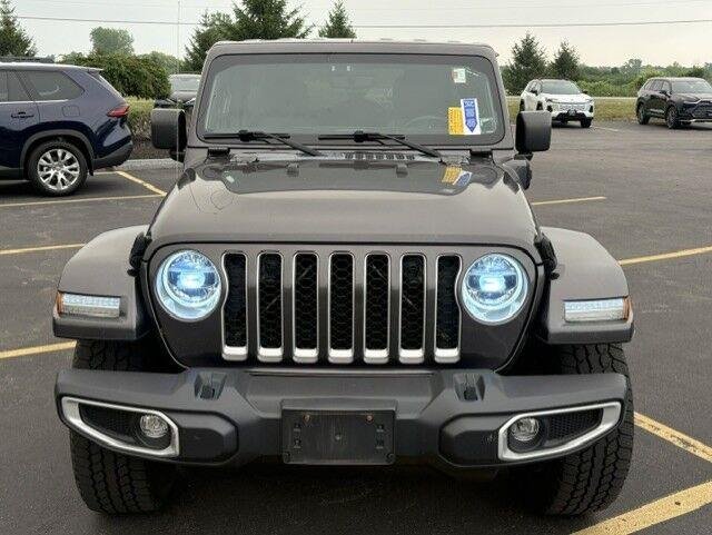 Used 2021 Granite Crystal Metallic Clearcoat Jeep Unlimited Sahara image 4