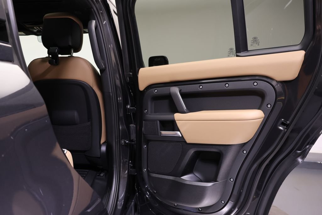 2026 Land Rover Defender X-Dynamic SE - Photo 42