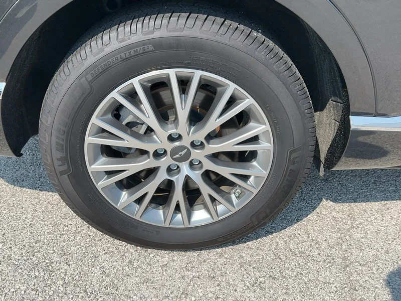 Used 2024 Makalu Gray Genesis 2.5T AWD image 6