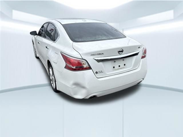 Used 2015 White Nissan 2.5 SL image 8