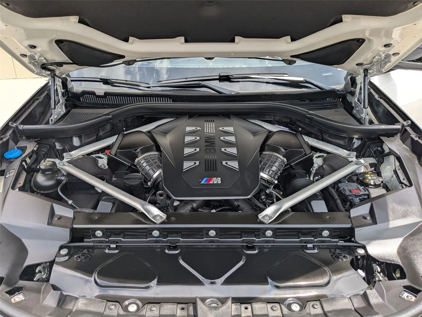Used 2024 Mineral White Metallic BMW M60i image 36