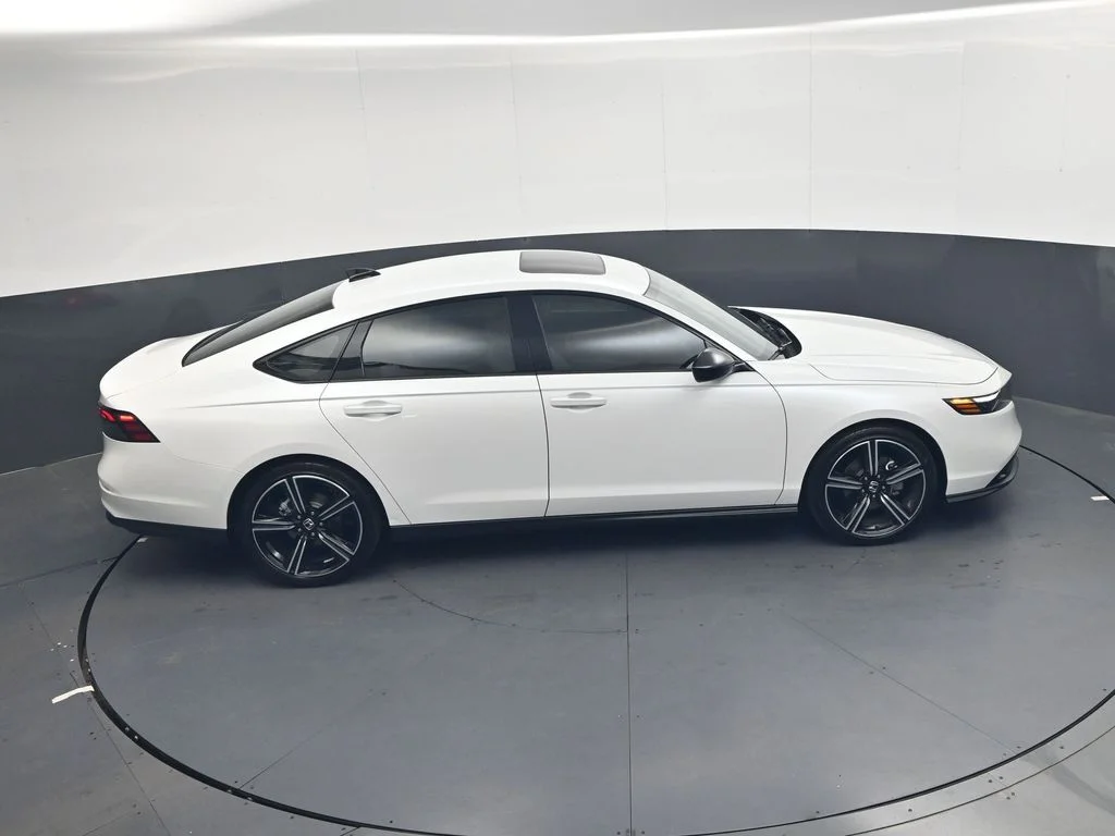 Certified Used 2026 Platinum White Pearl Honda SE image 29