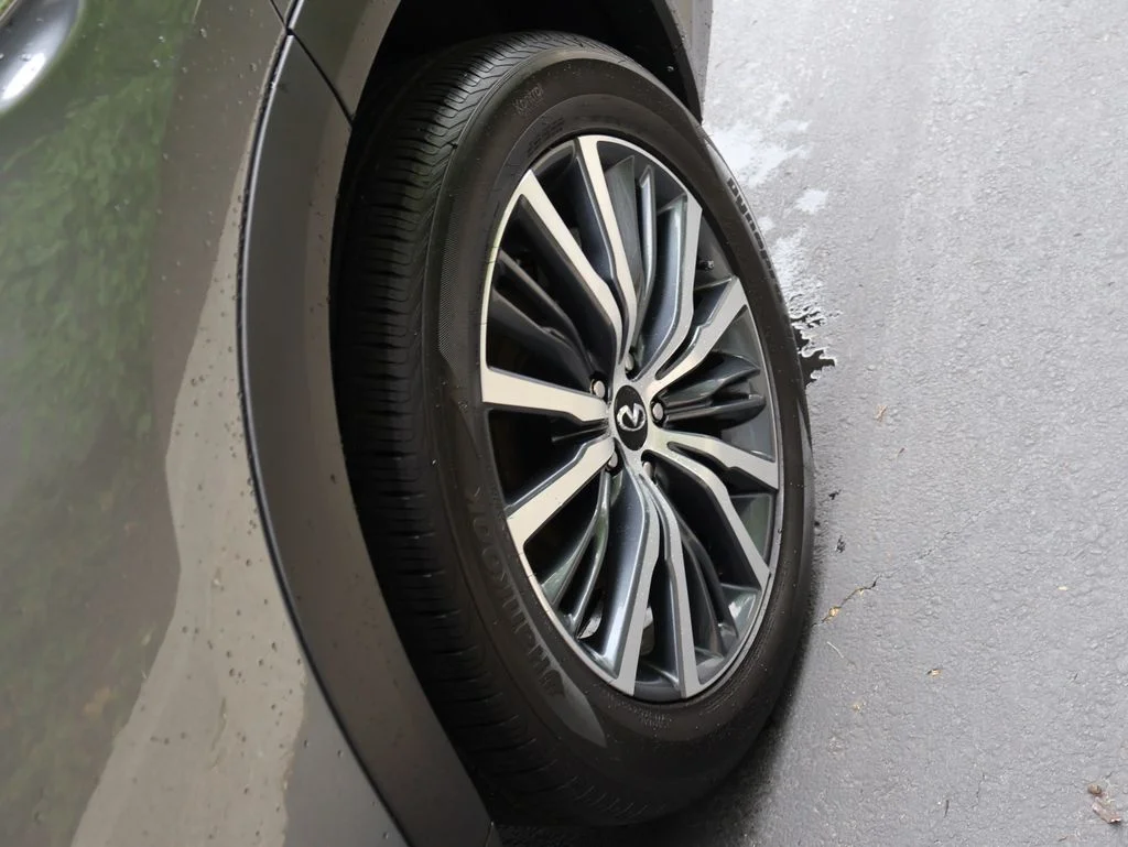 Used 2025 Gray INFINITI Sensory image 42