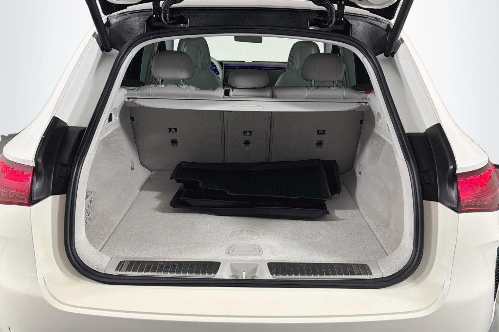 Certified Used 2023 MANUFAKTUR Diamond White Metallic Mercedes-Benz EQE 350 image 25