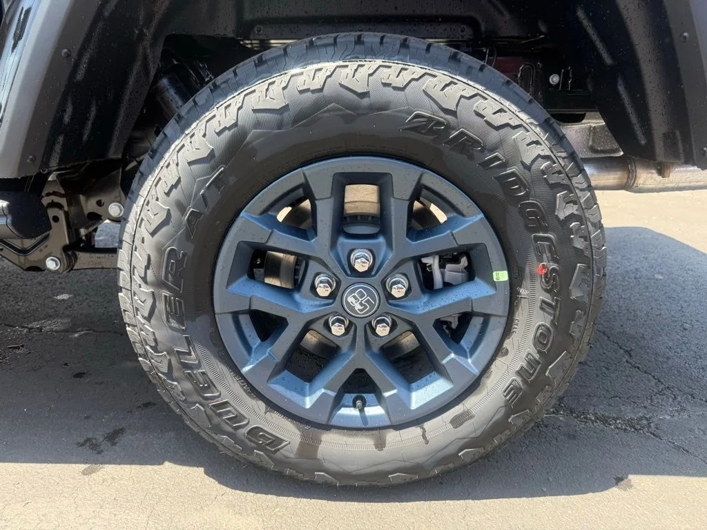 New 2026 Black Clear-Coat Exterior Paint Jeep 85th Anniversary Edition image 31