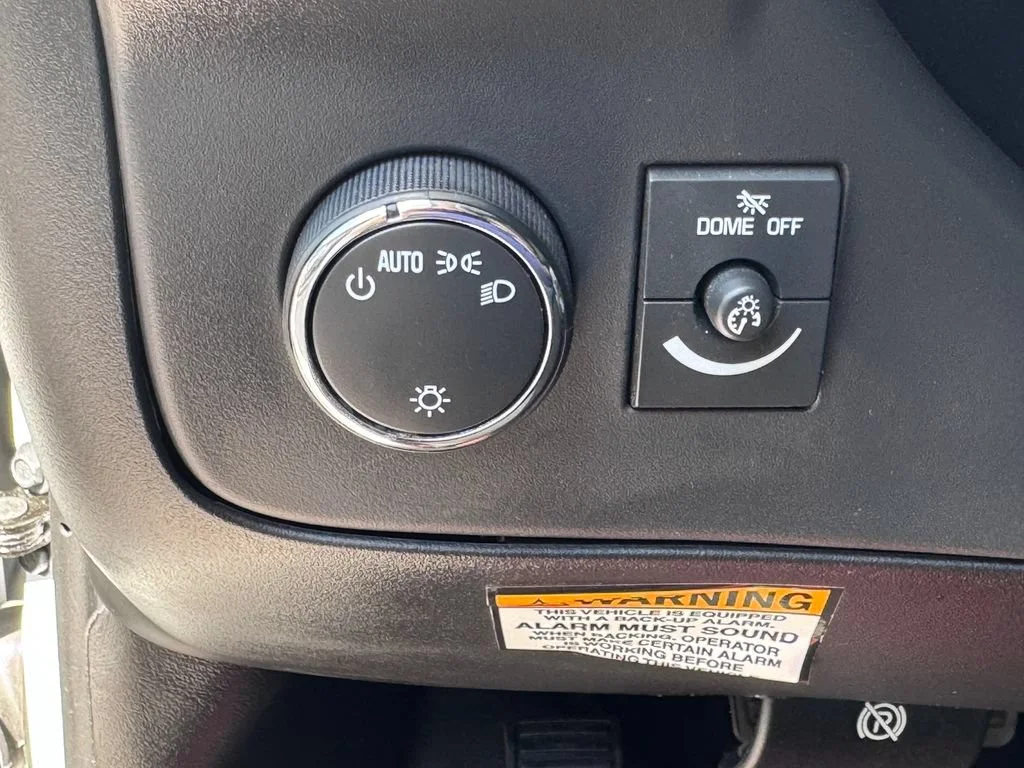 Used 2025 Summit White Chevrolet Work Van image 20