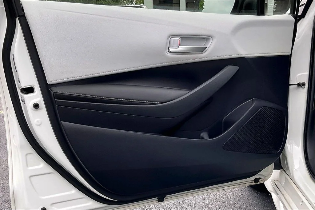 Used 2019 White Toyota SE image 26