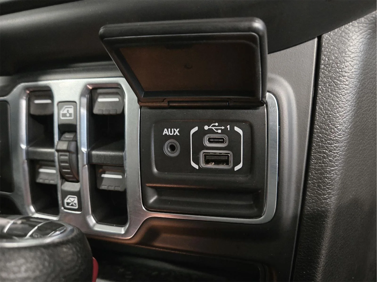 Used 2020 Billet Silver Metallic Jeep Sahara image 48