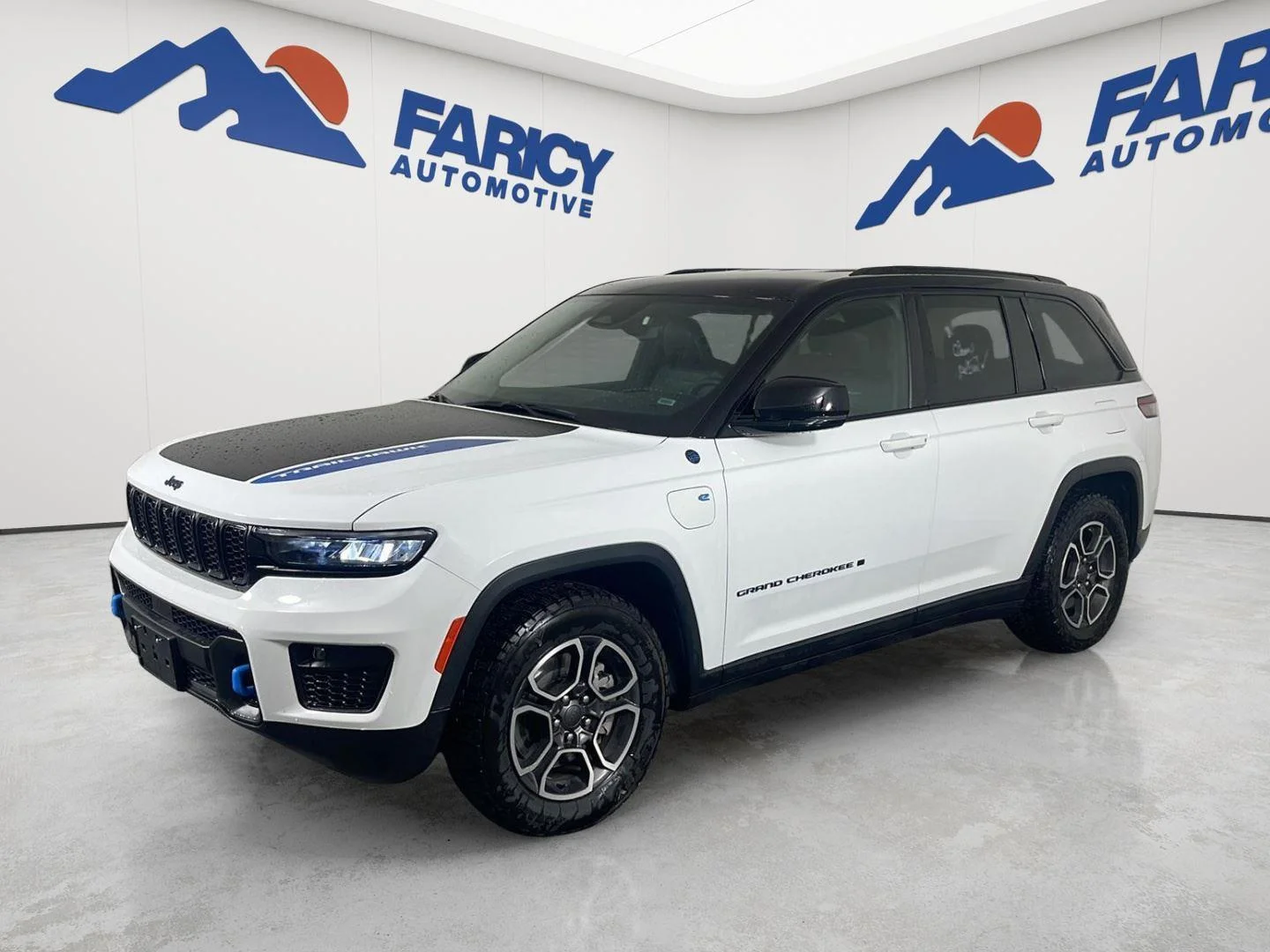 Used 2024 Bright White Clearcoat Jeep Trailhawk image 1