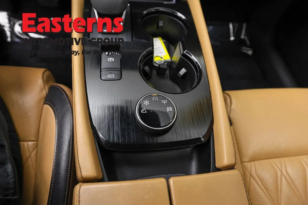 Used 2023 Black Nissan Platinum image 21