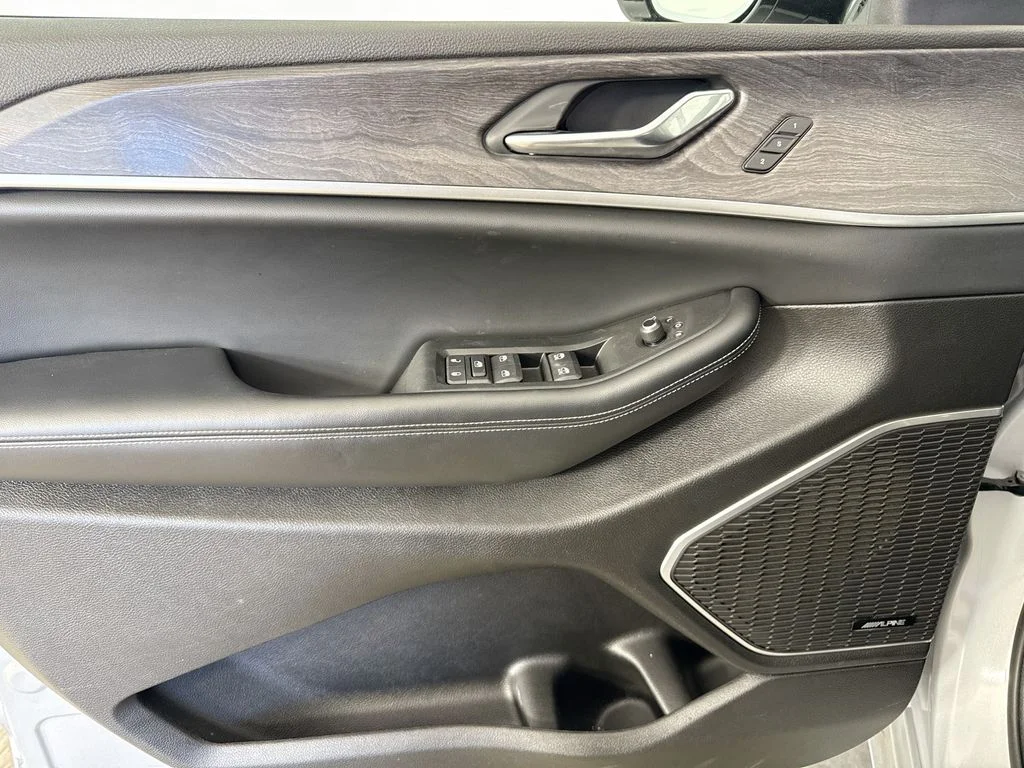 Used 2024 Silver Jeep 4xe image 18
