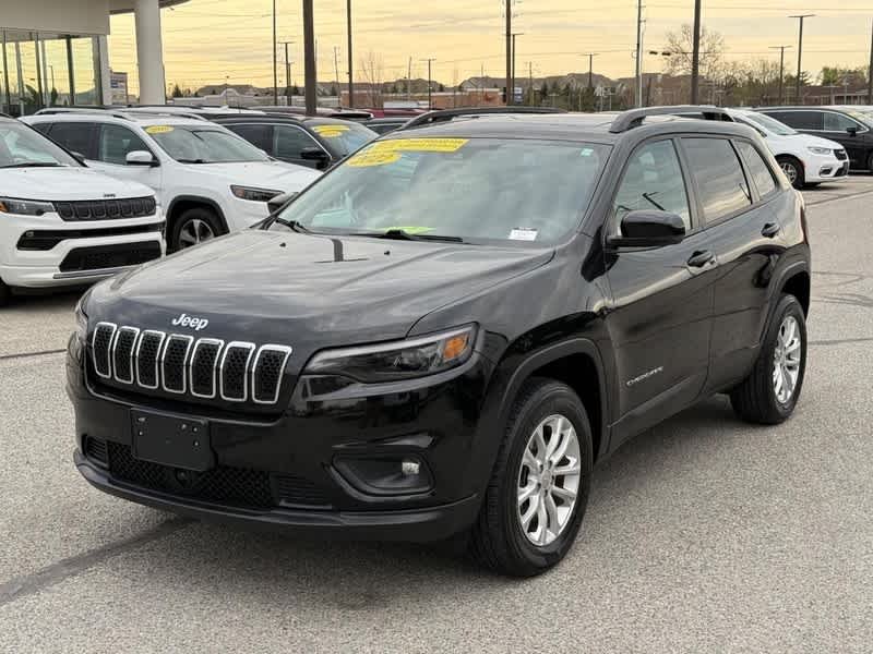 Used 2022 Diamond Black Crystal Pearlcoat Jeep Latitude Lux image 9