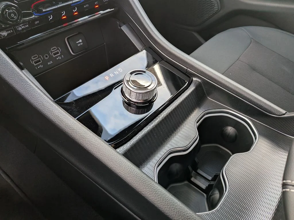 New 2025 White Jeep Laredo image 27