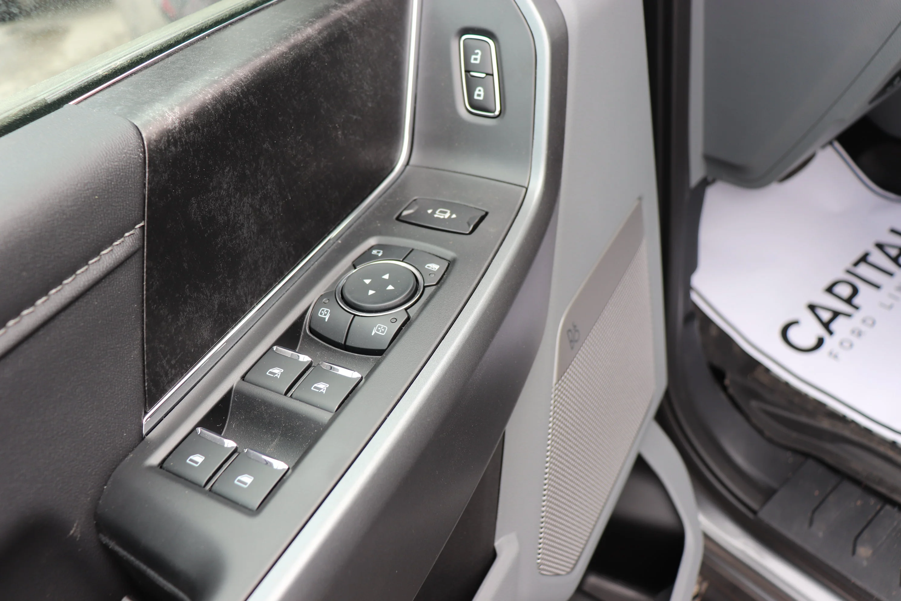 New 2026 CARBONIZED GREY METALLIC Ford XLT image 9