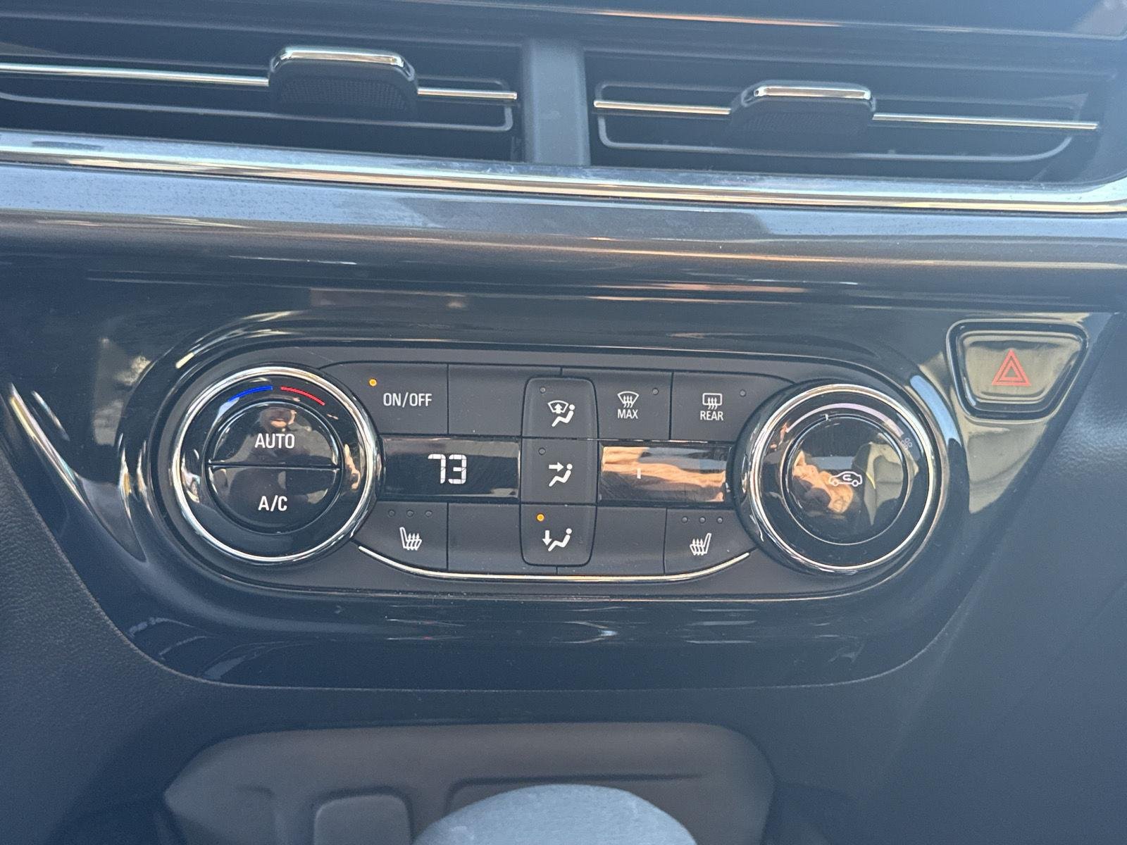 Used 2025  Chevrolet  image 19