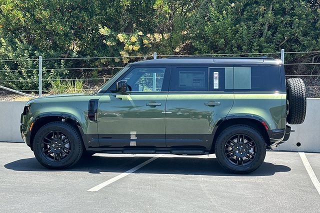 New 2026 Woolstone Green Land Rover X-Dynamic SE image 2