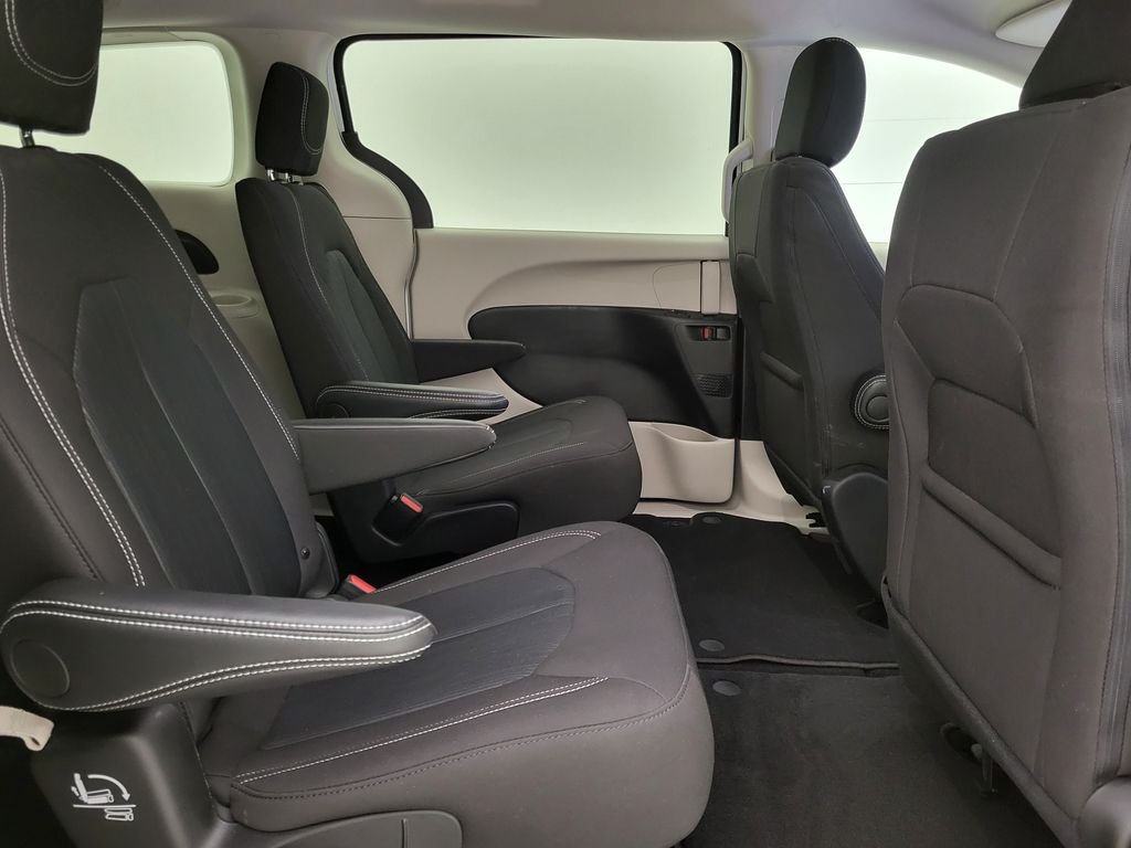 Used 2024 White Chrysler LX image 37