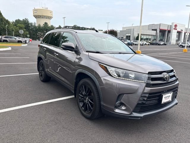 Used 2019 Gray Toyota SE image 3