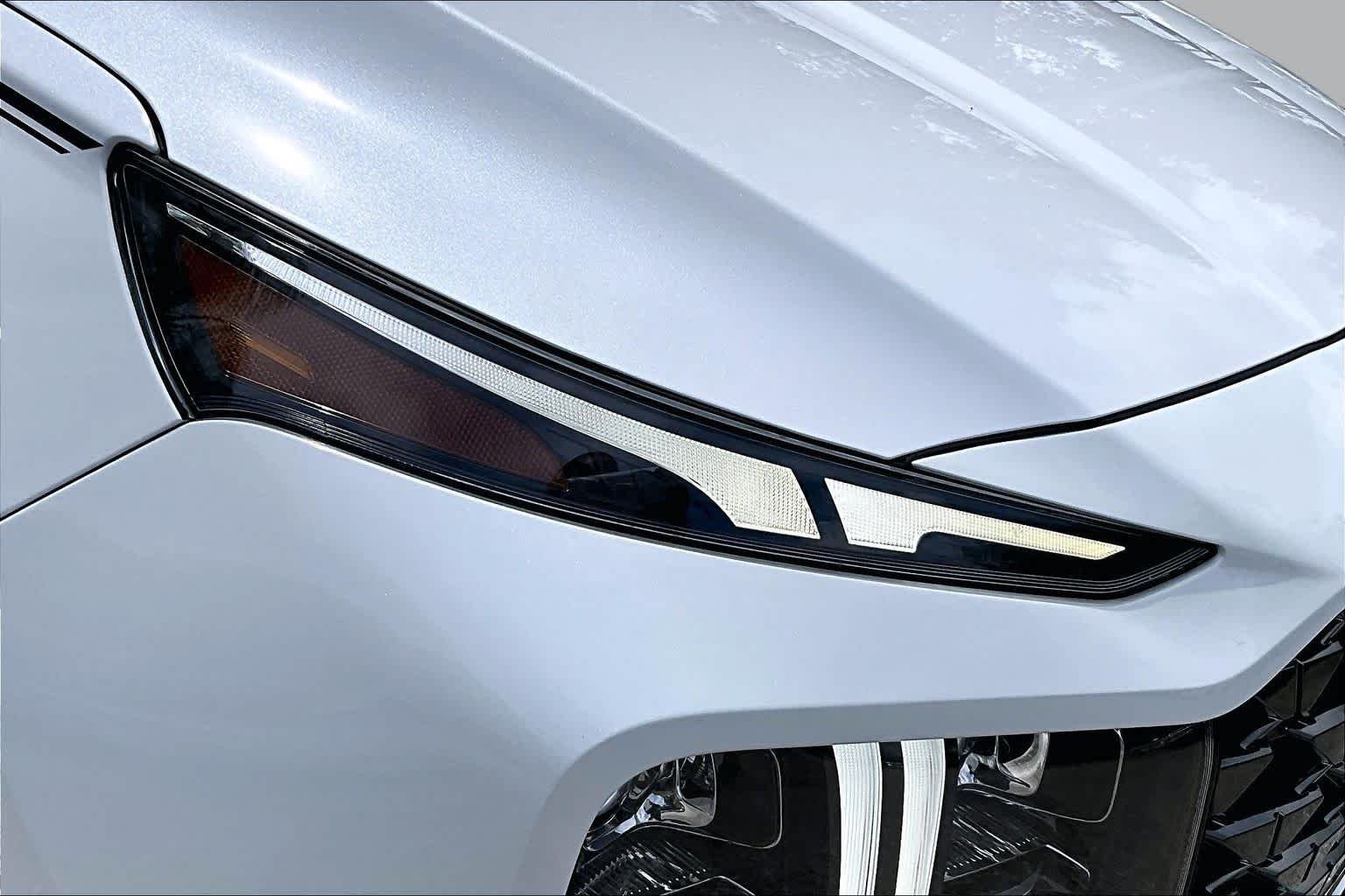 Used 2022 Quartz White Hyundai Calligraphy image 28