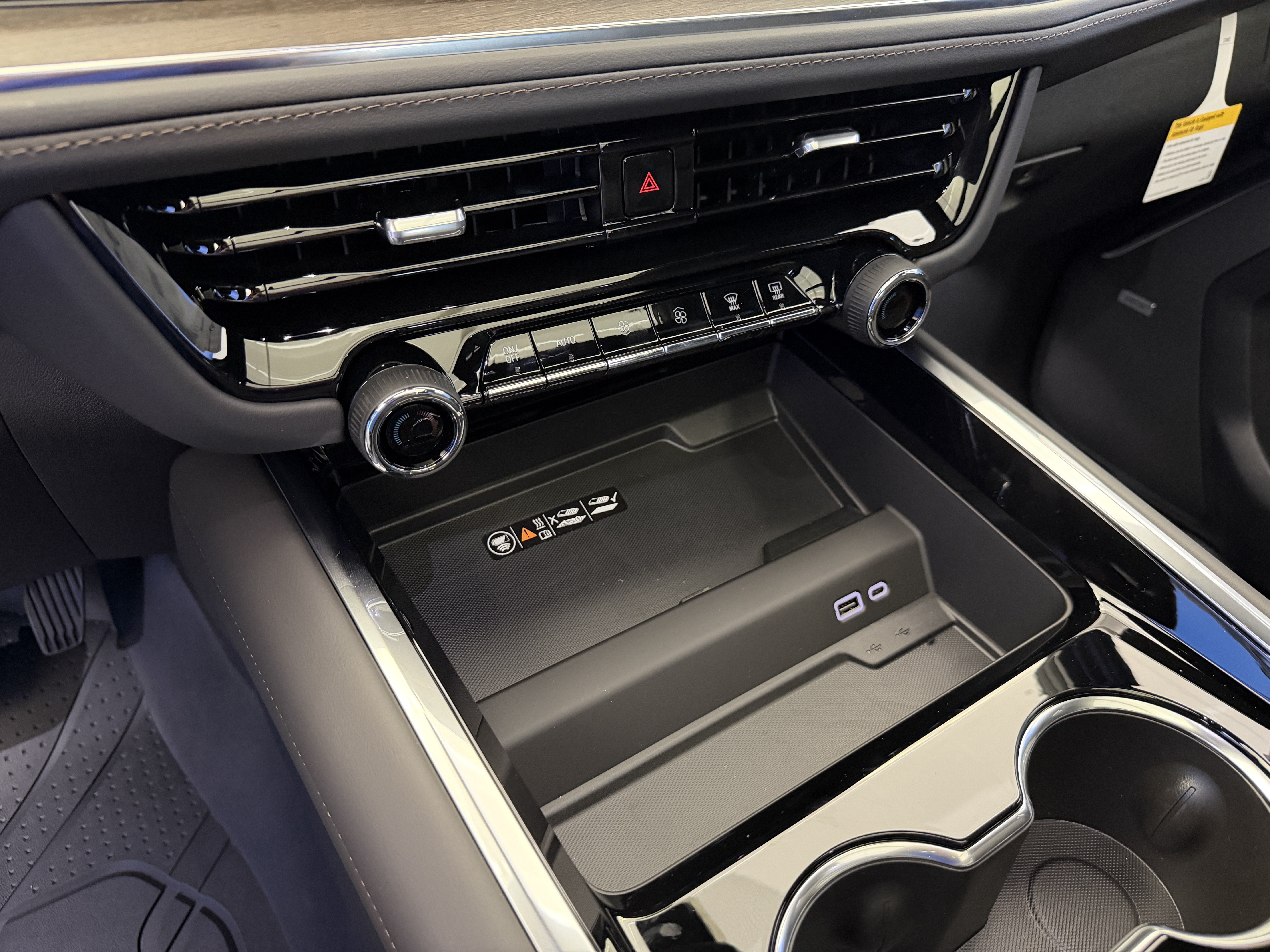 2026 Chevrolet Suburban High Country - Photo 25