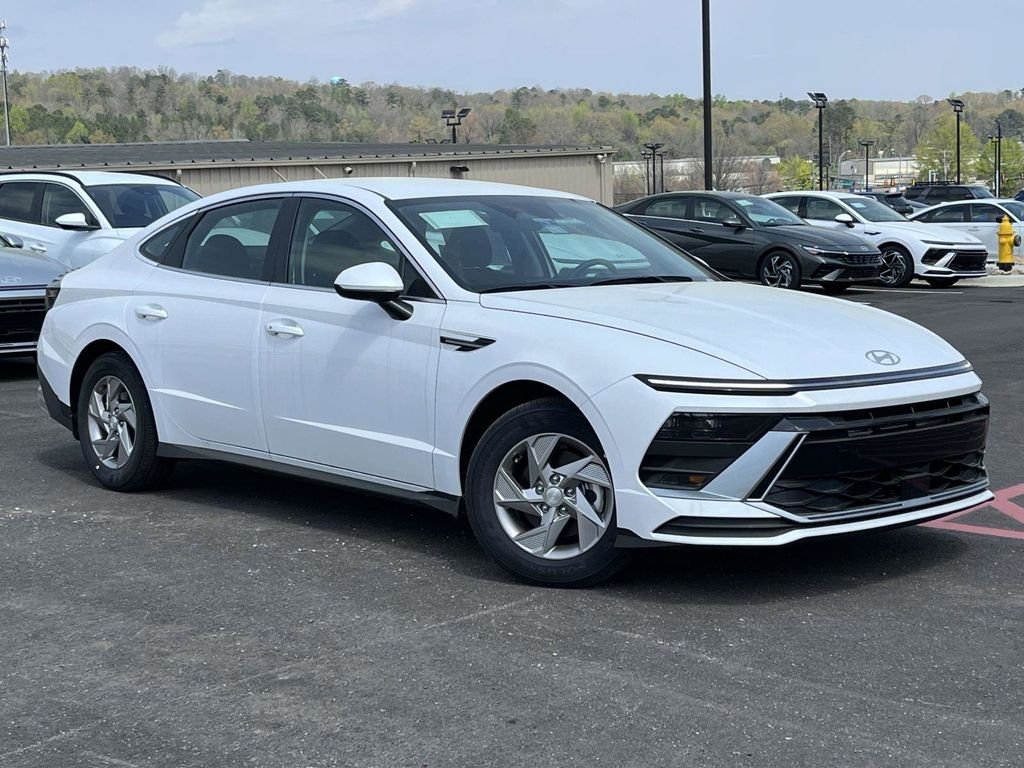 2026 Hyundai Sonata SE's photo
