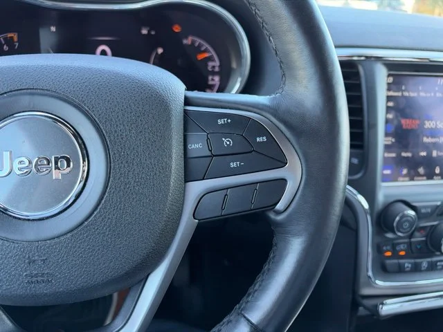 Used 2018 Rhino Clearcoat Jeep Altitude image 18