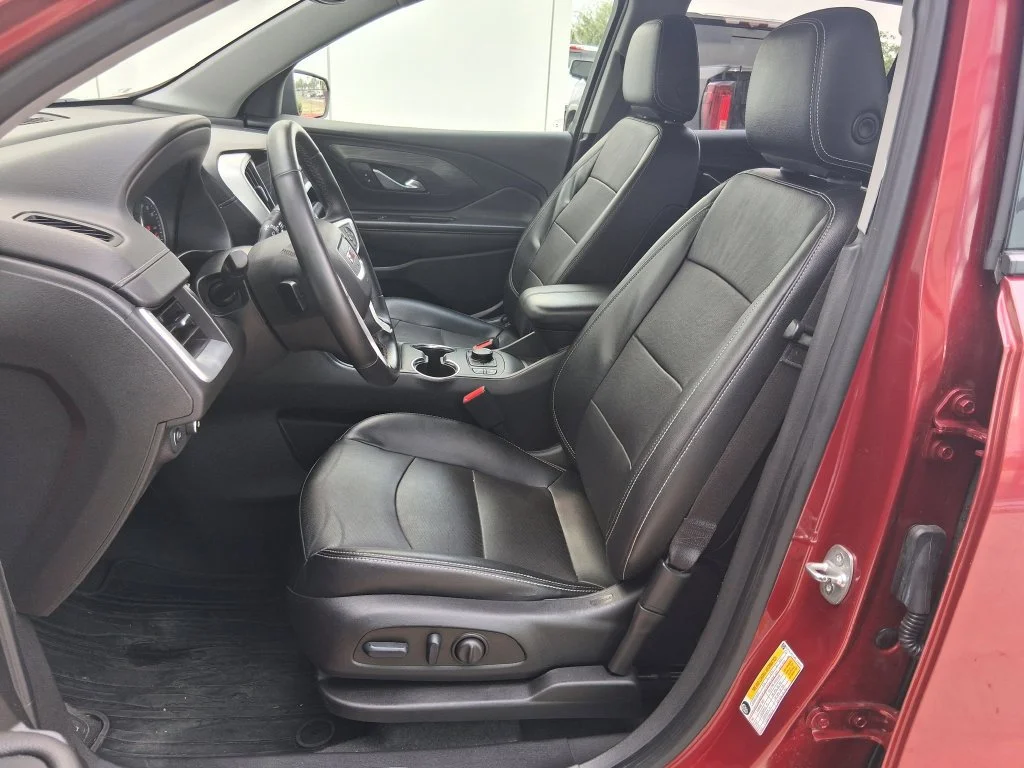 Used 2023 VOLCANIC RED TINTCOAT GMC SLT image 17