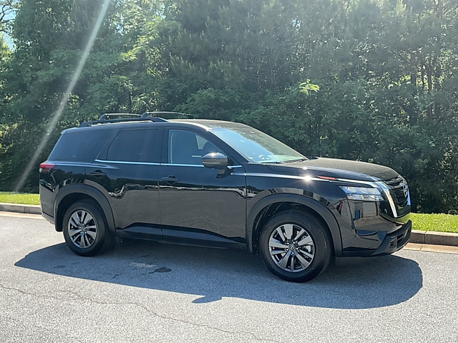2024 Nissan Pathfinder SV 2WD's photo