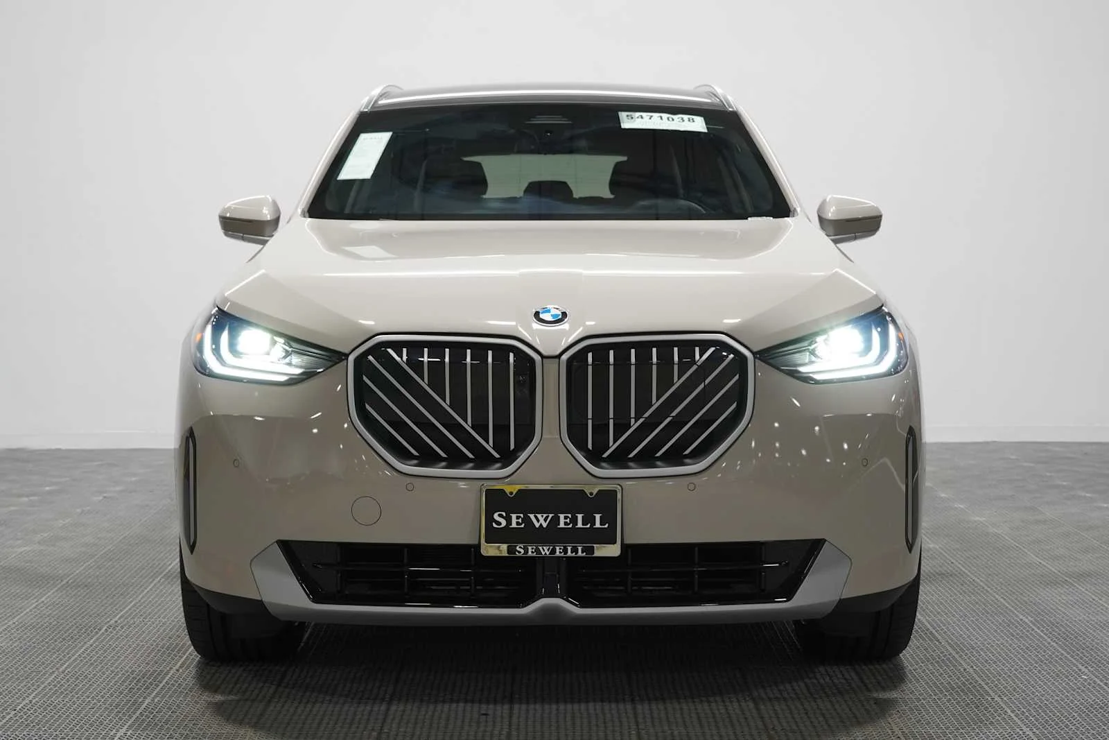 New 2026 Dune Grey Metallic BMW 30 xDrive image 3